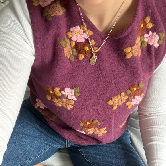 Sweaters - Floral knit vest